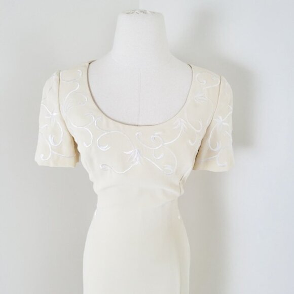 80s Pastel Yellow Mini Dress Embroidered Short Sleeve Scoop Neckline Fitted - Picture 9 of 14